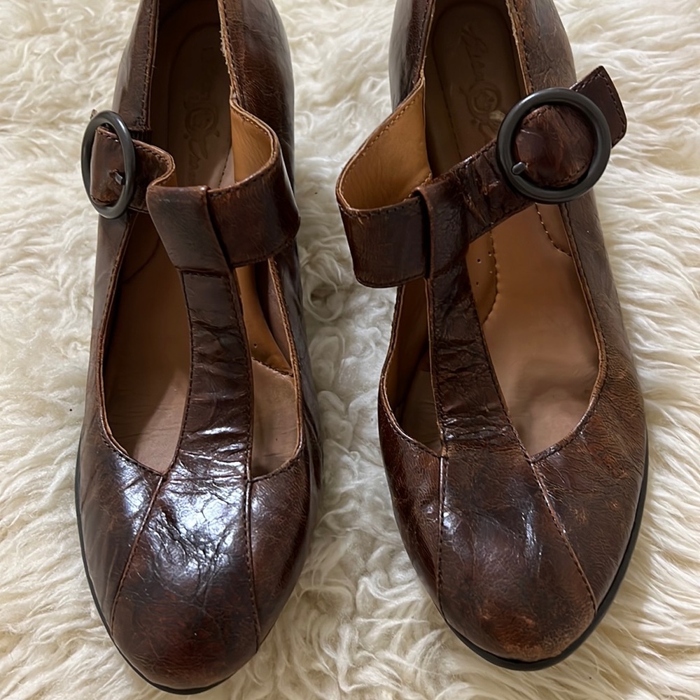 Born Shoes Born Crown Brown Leather Classic Mary Janes Buckle Heels size 8